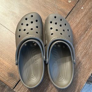 Men’s crocs